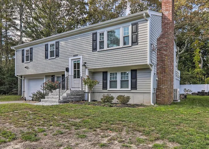 Pool Table + Fire Pit: Wooded Hyannis Haven!