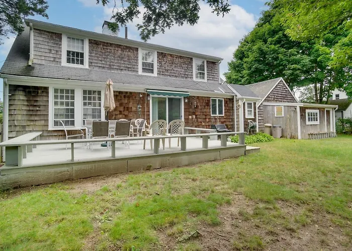 1 Mi To Marina! Hyannis Family Getaway W/ Deck
