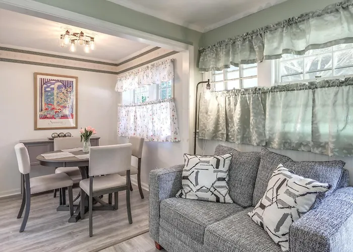 < 2 Mi To Beach: Cozy Cottage W/ Patio On Cape Cod