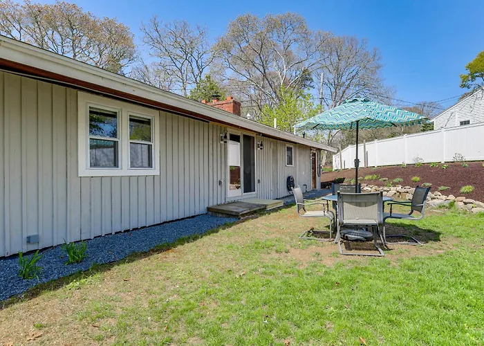 Steps To Beaches & Main Street: Hyannis Retreat