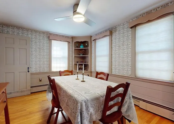 Cozy & Quiet Hyannis Retreat